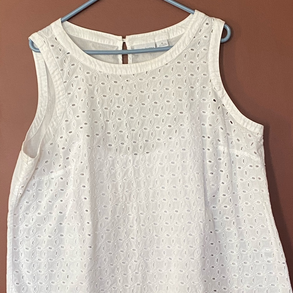 Liz Clayborne Woman. White Eyelet blouse. 1X